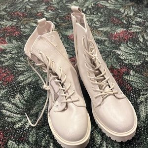 Guess boots